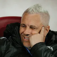 Marius Şumudică, analizând, în timpul unui meci din Liga 1, cu Dinamo Bucureşti - Foto: Profimedia Images