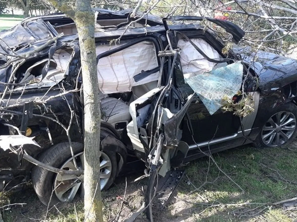 Mașina lui Răzvan Ciobanu, în urma impactului. FOTO: News.ro