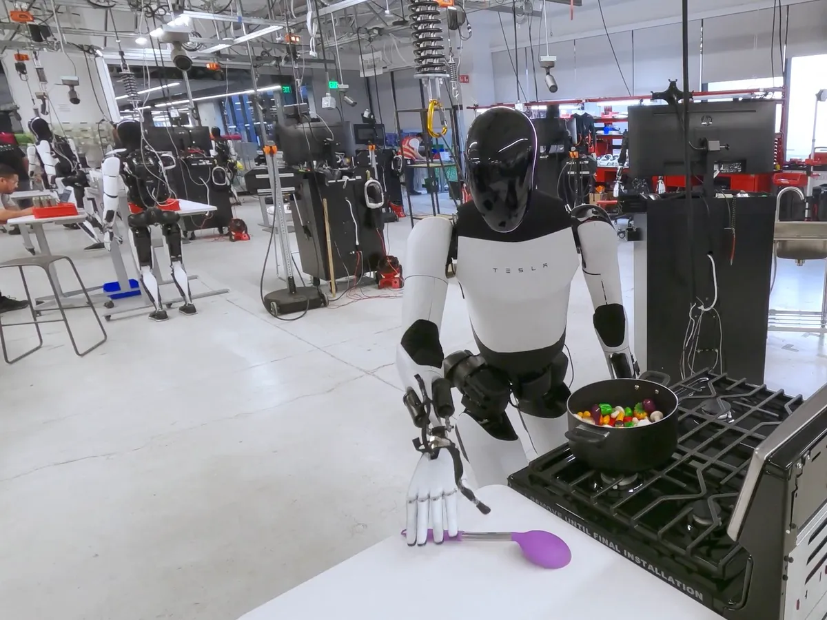 Robot Tesla Optimus - Foto: Profimedia Images