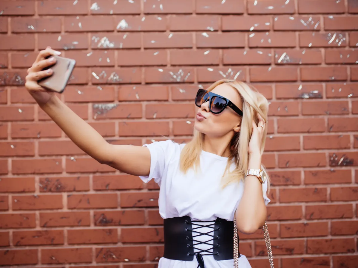 Trendul cu poze care a stârnit nostalgia în mediul online. De ce nu putem trece peste anul 2016?