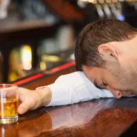 „Cocktail-ul” preferat al tinerilor de 35 de lei produce efecte devastatoare la nivelul creierului - Foto: Profimedia images
