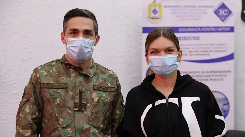 Simona Halep și Valeriu Gheorghiță, șeful CNCAV. Simona Halep s-a vaccinat anti-COVID. Sursă imagine: CNCAV