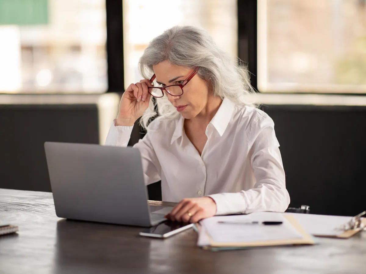 Pensionară la pensie - Foto: Freepik