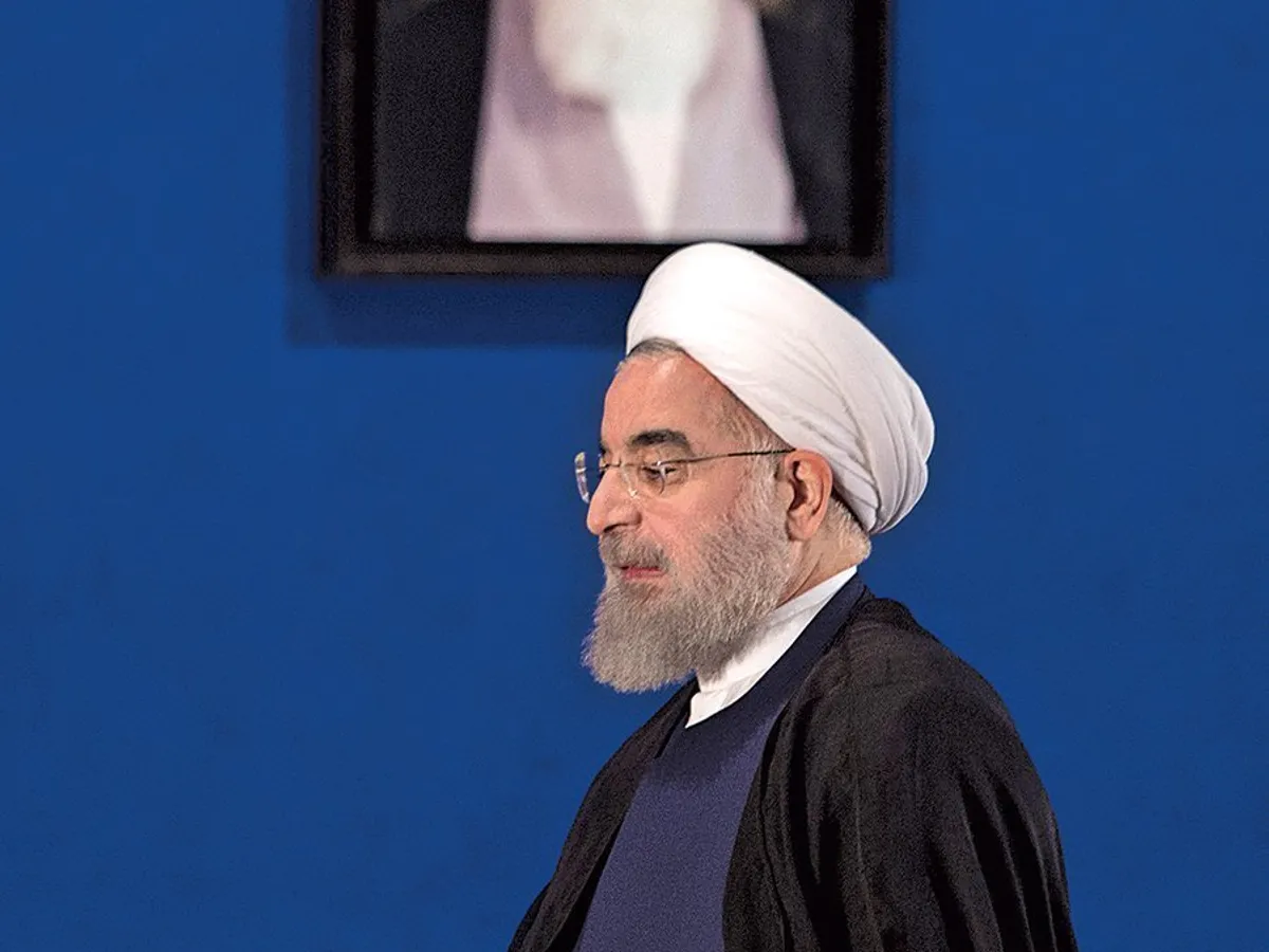 Preşedintele iranian Hassan Rouhani susţine o conferinţă de presă pe 22 mai 2017, în Teheran, în apropierea unui portret al ayatolahului Ruhollah Khomeini