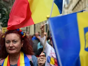 Românii se mândresc cu țara lor, dar sunt puțini cei care văd un viitor bun pentru copiii lor aici (sondaj)
