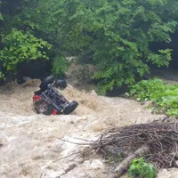 Un șofer care participa la un concurs off-road s-a răsturnat cu mașina în apă. Nu a putut fi salvat