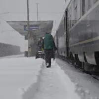 Probleme pentru navetişti. Sunt mari întârzieri la trenuri - Foto: INQUAM PHOTOS / Alex Nicodim