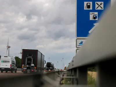 Semn de presemnalizare a unui popas pe o autostradă - Foto: Profimedia Images (Imagine cu rol ilustrativ)