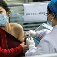 China comunistă se laudă că a vaccinat anti-COVID 82,5% din populaţia sa de 1,41 miliarde de oameni. / Foto: ft.com