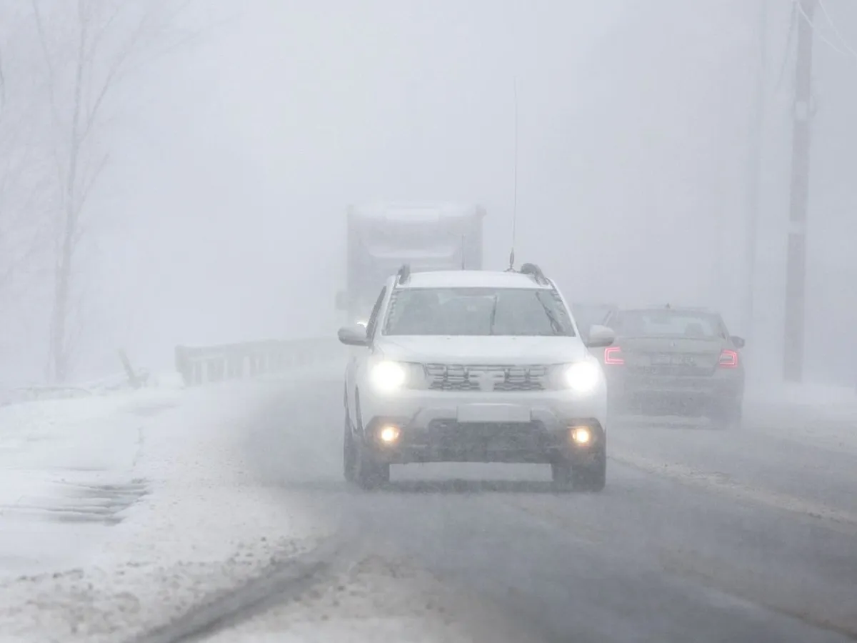 Ninge tare pe Valea Oltului. Trafic blocat complet, cozi de kilometri. Colac peste pupăză, s-a defectat un TIR