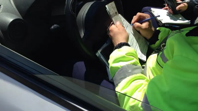Se scumpește punctul de amendă. Amenzi usturătoare pentru nepurtarea centurii sau vorbit la telefon - Foto: Botosani news / imagine cu caracter ilustrativ
