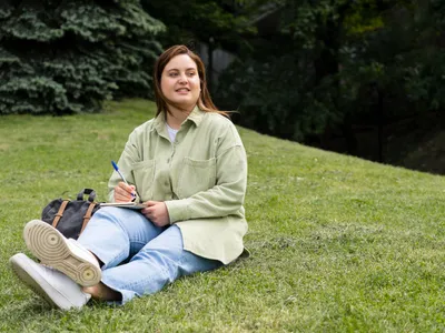 Cum să scapi de căpușe cu oțet de mere și încă un ingredient? Îl dai pe piele și poți sta la iarbă verde - Foto: Freepik (Imagine cu rol ilustrativ)