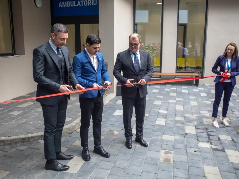 Iulian Pleșcan (centru), Luca Militello  (stânga) și dr. Ștefan Moț la inaugurarea de la Cluj/FOTO: monza-ares.ro