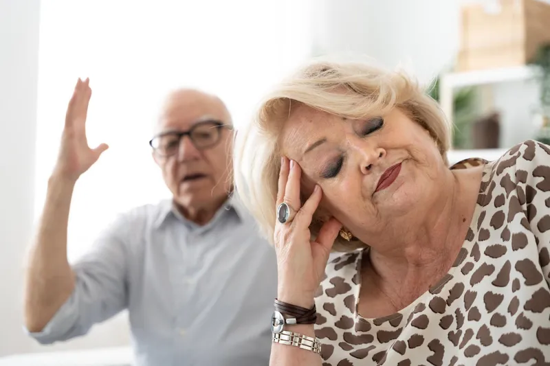 Pensionari supărați la pensie - Foto: Freepik