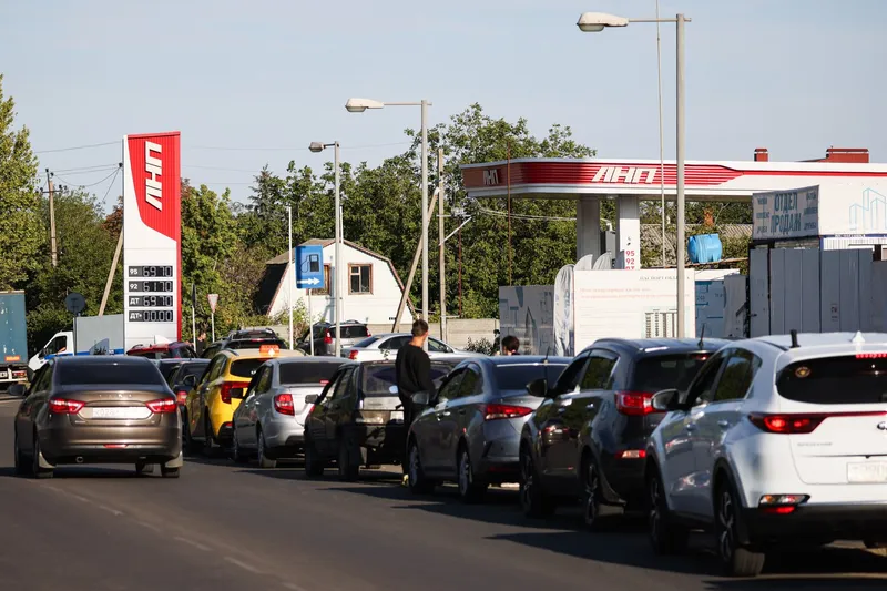 Benzinăriile din Rusia nu mai au marfă