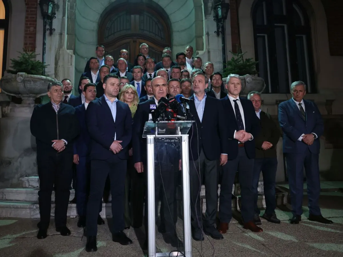 Premierul Ilie Bolojan, declaraţii de presă, la sediul PNL - Foto: INQUAM PHOTOS/George Călin