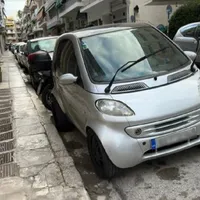 Ce înseamnă dacă găsești ridicate ștergătoarele de la parbriz? Ce amendă îți poate da poliția? - Foto: carandmotor