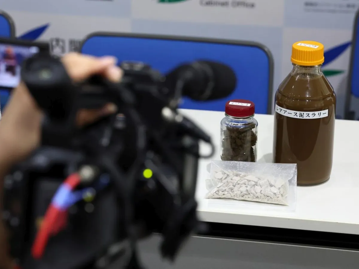Agenția Japoneză pentru Știință și Tehnologie Marină prezintă rezultatele unui foraj - Foto: Profimedia Images