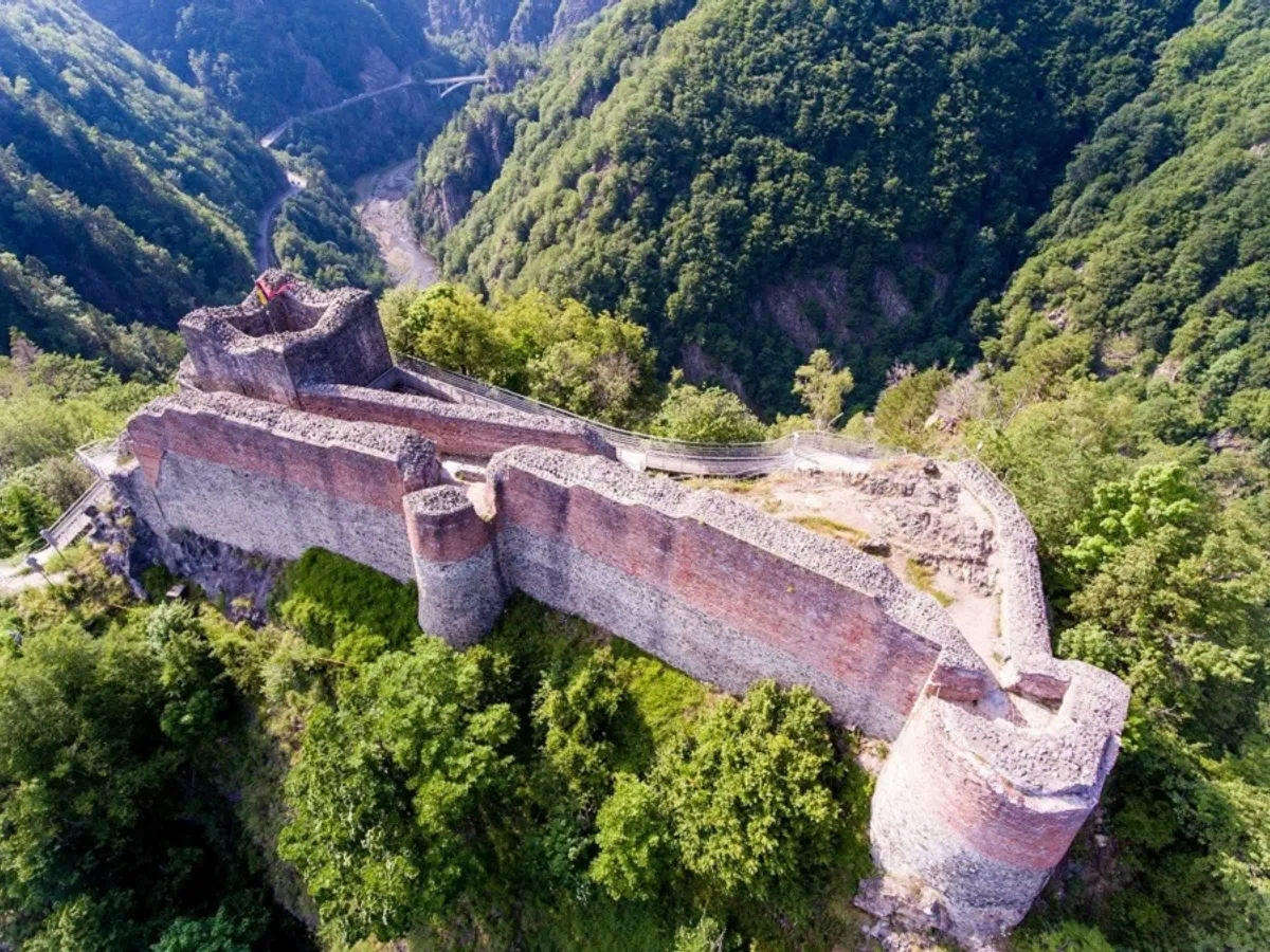 Unde se află castelul lui Vlad Țepeș, adevărata „casă” a lui Dracula