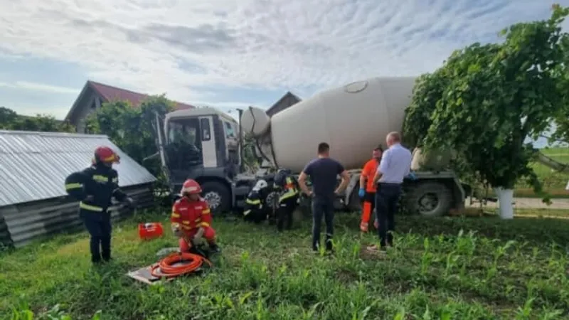 Un șofer de betonieră, strivit de propriul utilaj la Moara Carp. A uitat să asigure vehiculul. / Foto: Info Trafic 24, Facebook