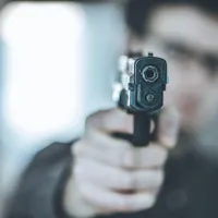 "Erau obsedați de arme din copilărie". Teoriile conspirației i-au transformat în "monștri" ucigași - FOTO: Profimedia