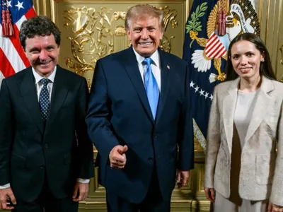Poză cu Nicuşor Dan, Mirabela Grădinaru şi Donald Trump - Foto: Foto: x.com/NicusorDanRO
