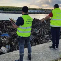 Şlepuri cu peste 1.000 tone de deşeuri din Bulgaria, depistate în Portul Murfatlar. / Foto: politiadefrontiera.ro
