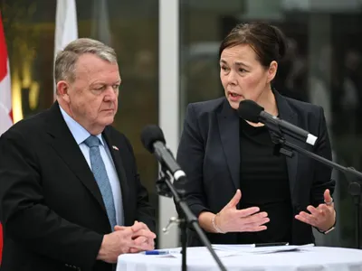 Lars Løkke Rasmussen şi Vivian Motzfeldt, în conferință de presă, la Ambasada Danemarcei din SUA - Foto: Profimedia Images