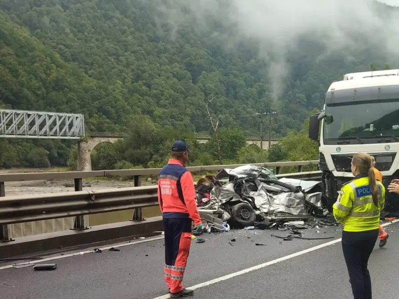 Accident fatal pe Valea Oltului. O familie întreagă a pierit după ce mașina lor s-a izbit de un TIR - FOTO: Facebook/Centrul Infotrafic Romania