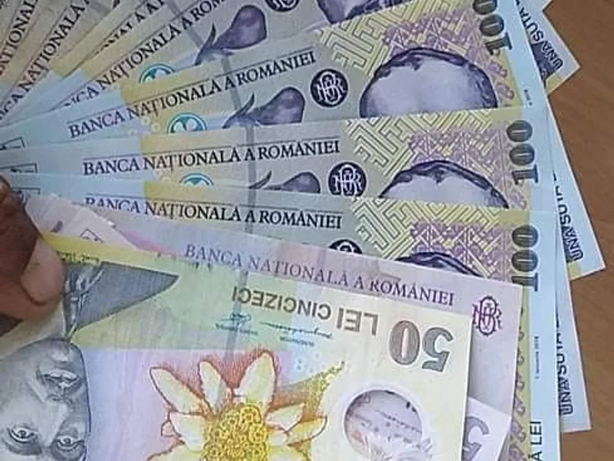 Nereguli la opt bănci din România. FOTO: Facebook
