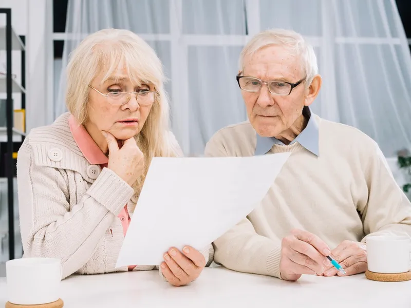 Ajutor la pensie: Jumătate din factura la curent nu se plătește. Care pensionari iau bani de la stat - Foto: Freepik (Imagine cu rol ilustrativ)