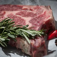 Imagini macabre ar putea fi lipite pe ambalajele produselor din carne - Foto: Pexeles / Mali Maeder