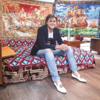 Cristian Lica are o experiență de peste 20 de ani în advertising și a deschis în București un muzeu al kitschului