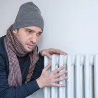 Britanicii se pregătesc pentru iarnă. Vânzările izmene, haine groase și pături au explodat. / Foto: Profimedia