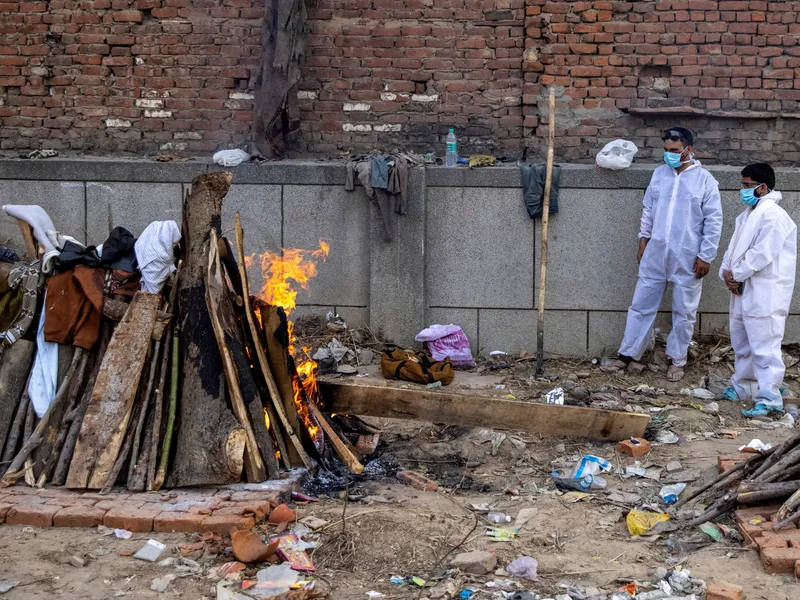 Crematoriile din India nu mai fac față. / Foto: reuters.com