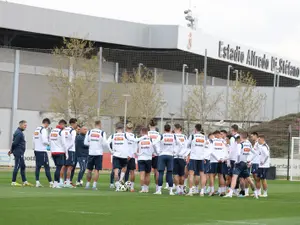 Cine transmite România - Columbia? Meciul amical începe la ora 21.30, iar tricolorii joacă în roșu - Foto: Echipa națională de fotbal a României