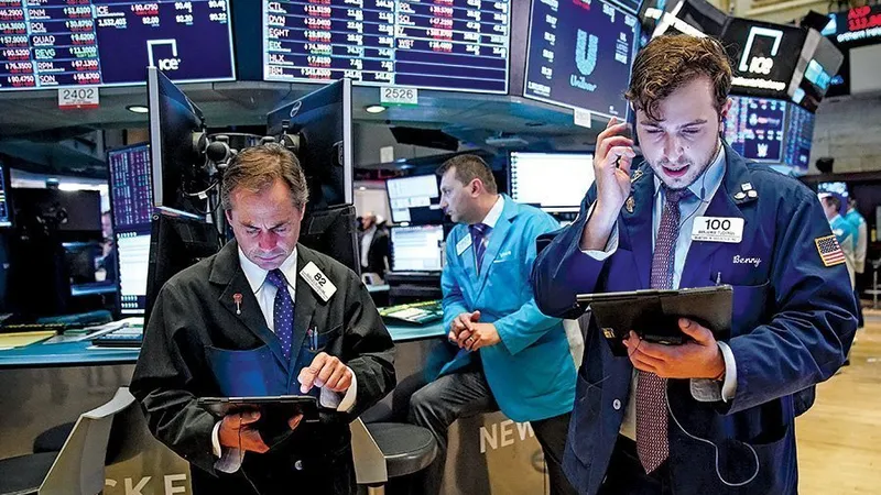 CĂDERE LIBERĂ Preocuparea tot mai mare cu privire la economie a scăzut bursele cu mai mult de 800 de puncte la începutul lunii octombrie, zdrobind comercianții la Bursa din New York