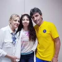 Kassandra Rotariu alături de părinții ei adoptivi, Dana și Iosif Rotariu- Foto: divahair.ro