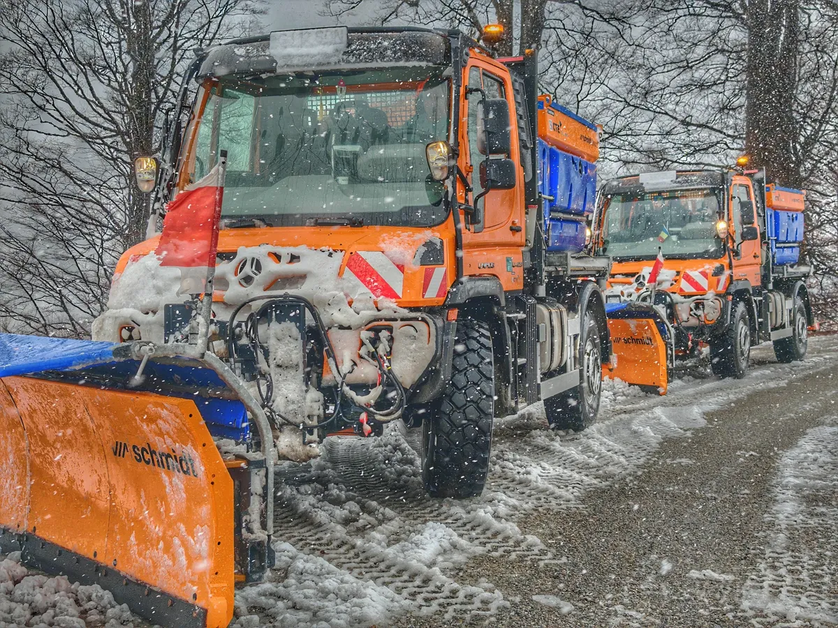 DN7A, acoperit cu zăpadă. Utilajele intervin pe șoselele montane din județul Vâlcea