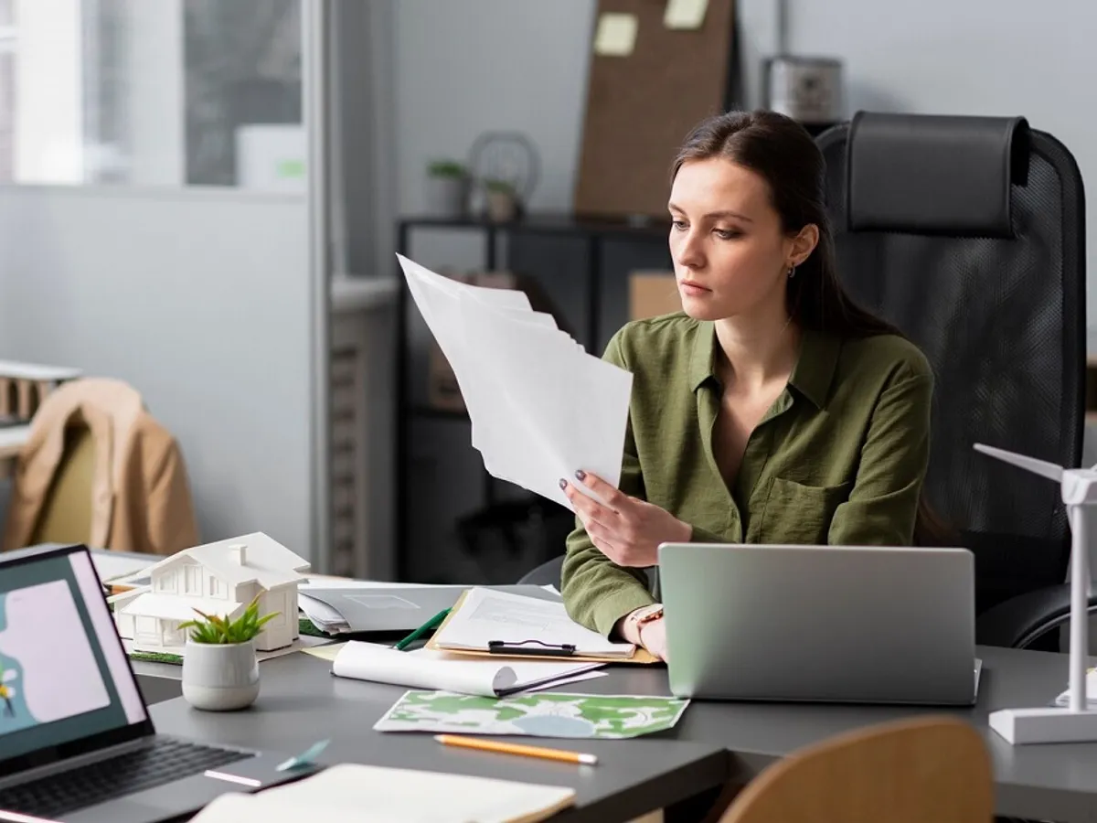 În ce țară statul dă bani angajaților cu salariul mic? Ar putea fi români printre ei. Ce criterii se aplică?