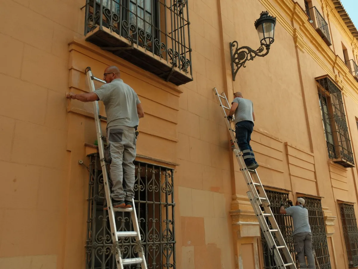Merită să investești într-o casă veche? Un bărbat a cumpărat una veche de 50 ani și renovarea a costat o avere