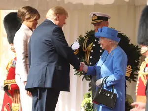 Donald Trump s-a întâlnit deja cu Regina Elisabeta, în prima sa vizită în Marea Britanie Foto: Guliver / Getty Images