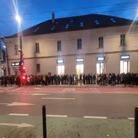 Zeci de clujeni au stat la coadă pentru a primi o carte gratis: „Mi se pare penibil” - Foto: Facebook/ Mihaela Nia