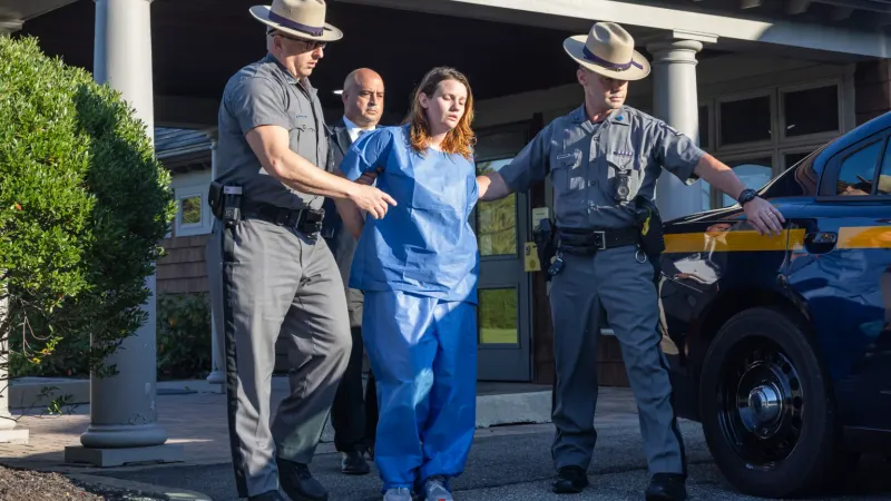 Șoc în SUA: O mamă fuge de poliție pe contransens pe o autostradă și își omoară fiul. Ce consumase? - Foto: NY Post