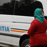 Beat și drogat, un italian a înjunghiat 2 români. Fugind cu mașina de polițiști, s-a înfipt în pod - Foto: Profimedia(imagine cu rol ilustrativ)