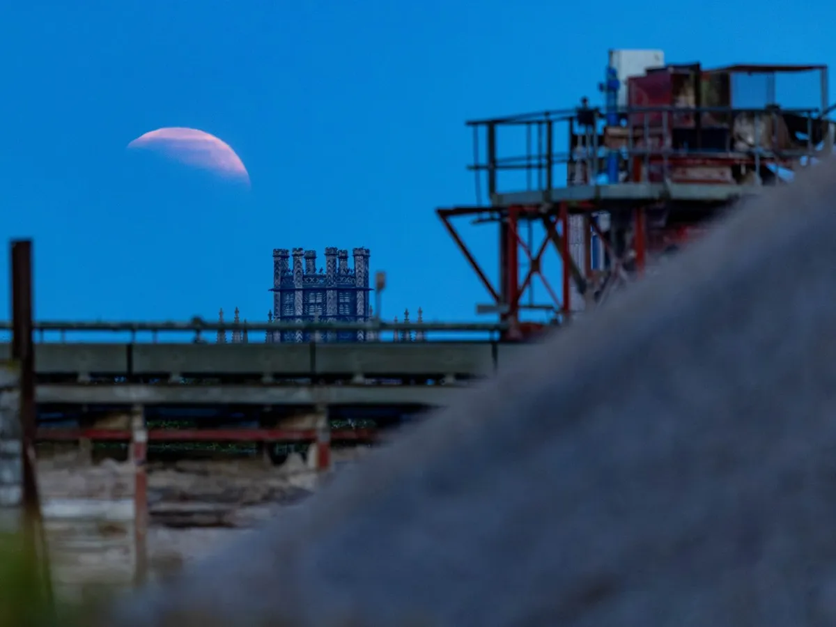 Spectacol rar pe cer, în timpul eclipsei de Lună. Un fenomen neobișnuit este așteptat în această seară
