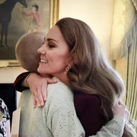 După ce a învins cancerul, Prințesa Kate aduce alinare unei tinere care luptă cu nemiloasa boală - Foto: X / @KensingtonRoyal