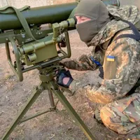 VIDEO Un tanc rusesc aflat în mișcare a sărit în aer după ce a fost lovit de o rachetă/FOTO: Twitter/@UAWeapons