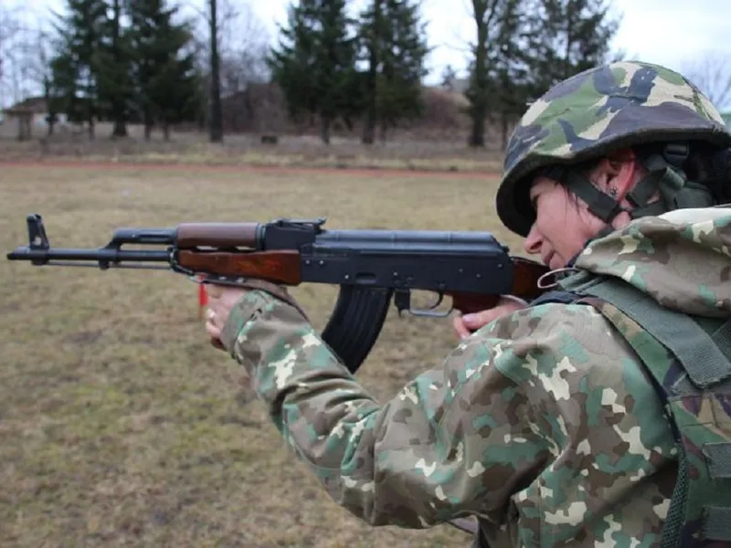 Armata obligatorie pentru femei? General militar: "ar trebui asigurată egalitatea" - Foto: MApN (rol ilustrativ)