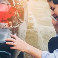 Ce poate păți un șofer dacă zgârie mașina altuia în parcare și fuge? Se ajunge și la închisoare - Foto: Freepik.com